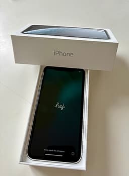 iPhone XR 256GB Vit + tillbehör