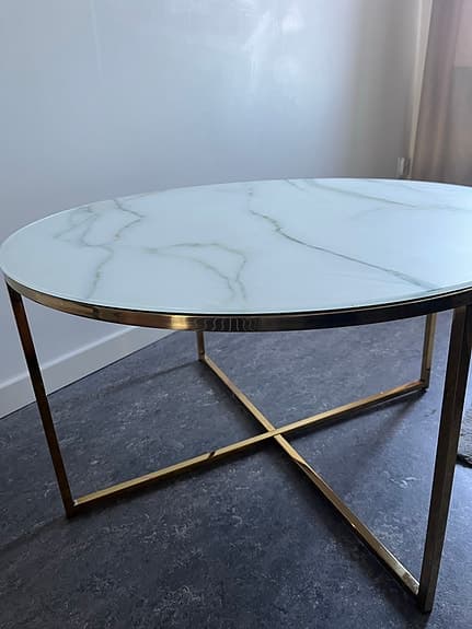 Soffbord i marmor och glas