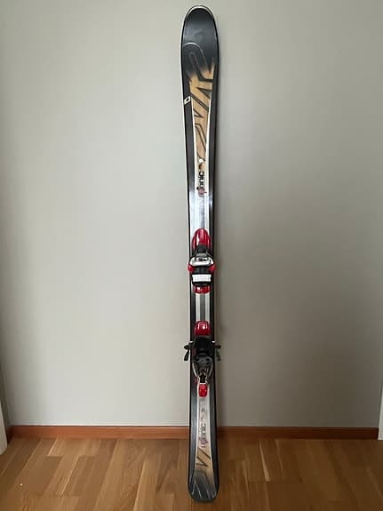 K2 Ikonic 85Ti skidor 170 cm svart trämetallic