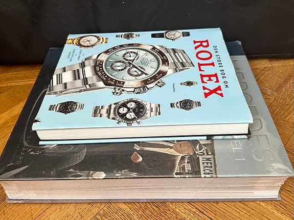 Mercedes Formel 1 bok och Rolex klockbok.