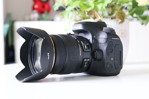 Canon EOS 80D + Sigma 17-50mm f/2.8 – Nästan nyskick (endast 1478 bilder!)