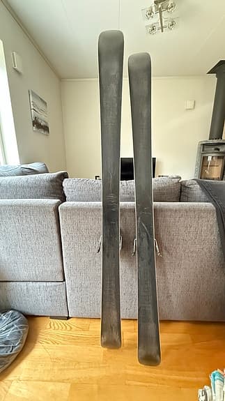 K2 twintip skidor blå/vit med bindningar 149 cm