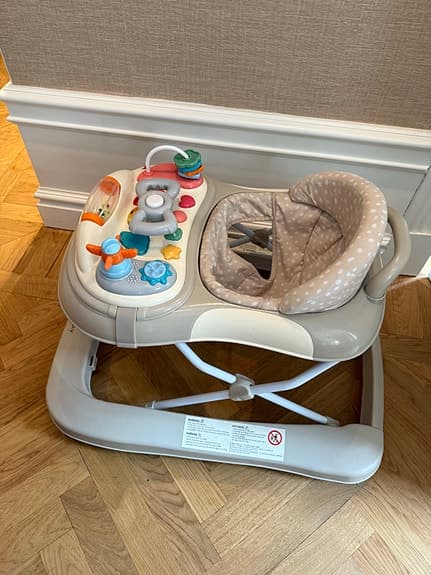 Gåstol från Beemoo Play - Sand Beige