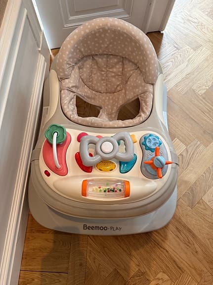 Gåstol från Beemoo Play - Sand Beige