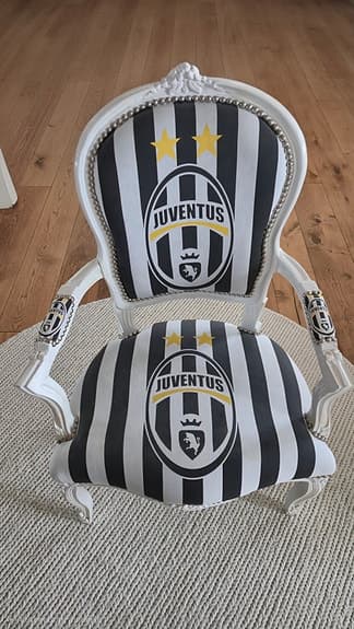 Unik Juventus-stol – Custom made samlarobjekt med gamla loggan
