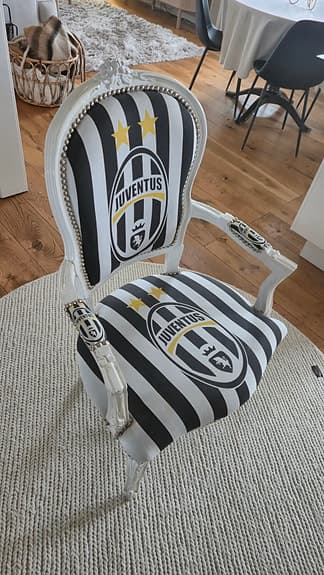 Unik Juventus-stol – Custom made samlarobjekt med gamla loggan