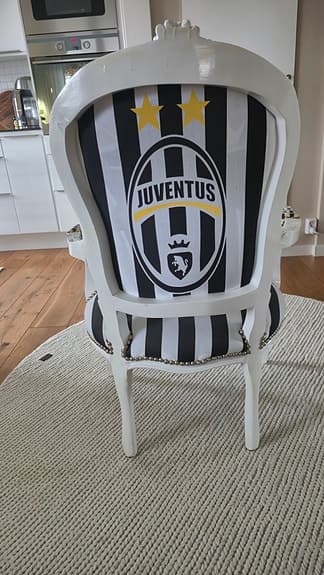 Unik Juventus-stol – Custom made samlarobjekt med gamla loggan