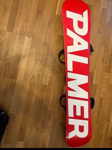 Palmer snowboard med bindningar, hjälm och goggles