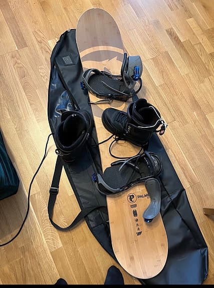Palmer snowboard med bindningar, hjälm och goggles