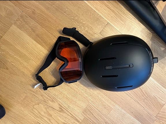 Palmer snowboard med bindningar, hjälm och goggles