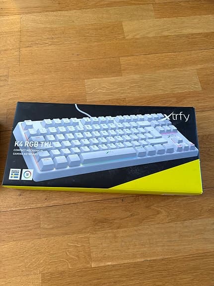 Xtrfy M4 Wireless gamingmus och Xtrfy K4 RGB TKL tangentbord vit