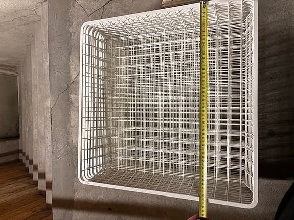 Stort paket Elfa: 12 trådbackar och 23 konsoler