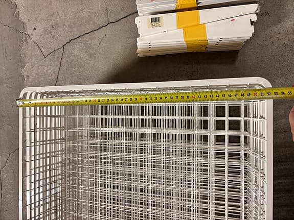 Stort paket Elfa: 12 trådbackar och 23 konsoler