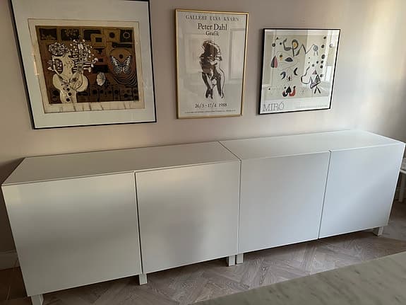 IKEA BESTÅ, 2st vita skåp med ben