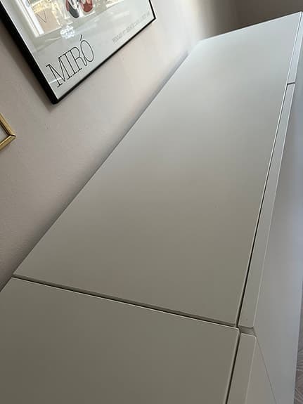 IKEA BESTÅ, 2st vita skåp med ben