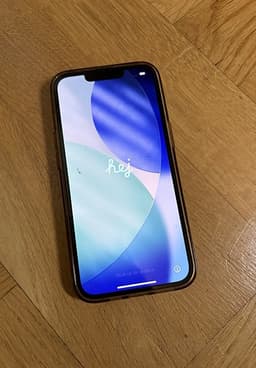 Iphone 13 128 GB 94 % batterihälsa svart med skärmskydd och skal