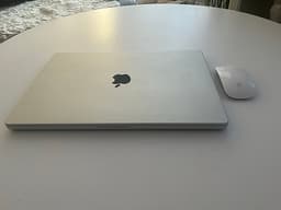 Apple MacBook Pro 16” (2021) M1 Pro – inkl Magic Mouse
