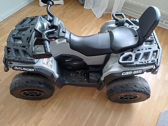 Eldriven fyrhjuling för barn