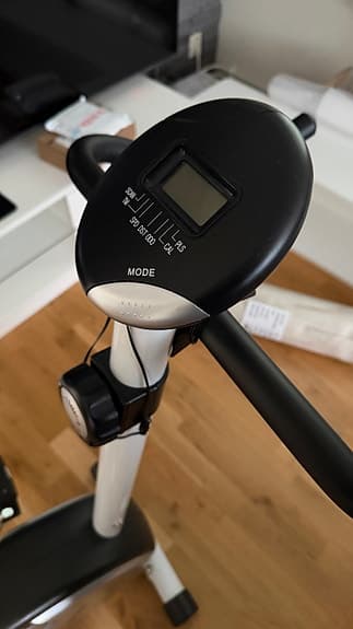 Träningscykel med display svart/vit