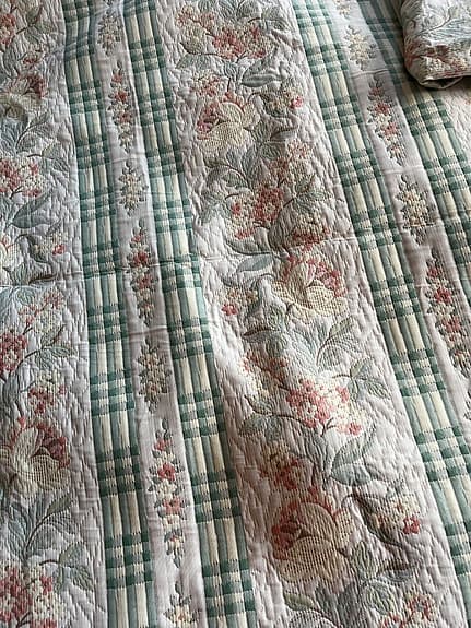Tvåsidig sängöverkast 270cm.x 270cm.