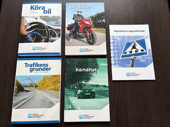 STR Körkort kurslitteratur paket körkortsteori bil och mc