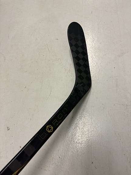 Bauer Left P28 65 Flex ishockeyklubba svart och guld