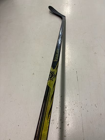 Bauer Left P28 65 Flex ishockeyklubba svart och guld