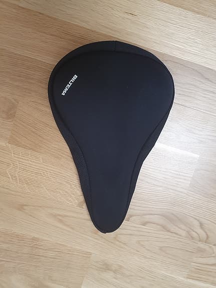 Sadelskydd i svart från Biltema