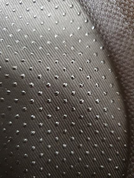 Sadelskydd i svart från Biltema