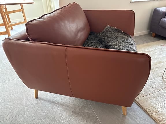 Loveseat (1,5 sits soffa eller fåtölj) i läder från Mio