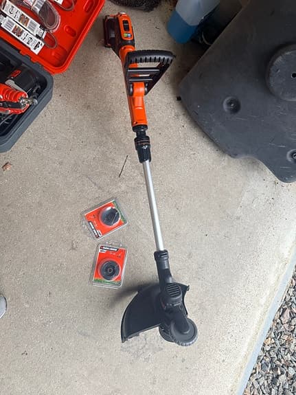 Black & Decker grästrimmer med tillbehör och Dewalt kompressor