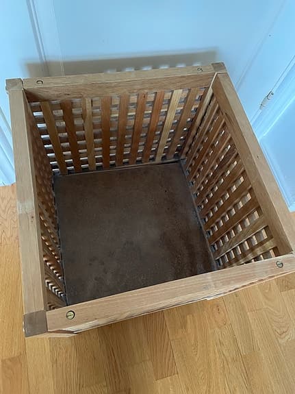 Fin pall i teak med förvaringsutrymme