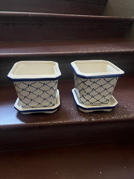Blomkrukor keramik vit blå mönstrad