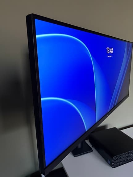 LG 34’ screen