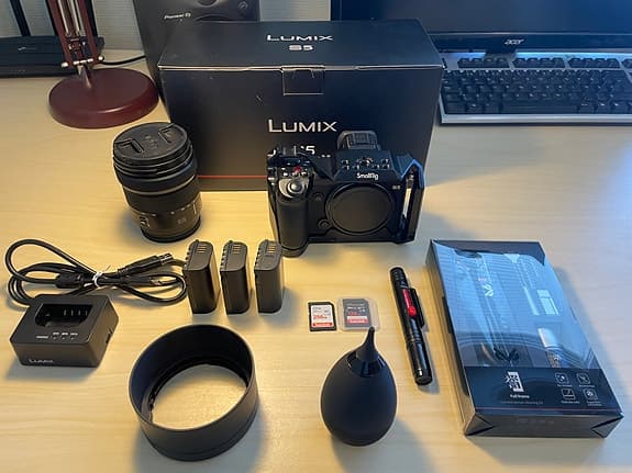 Panasonic Lumix S5 + 20-60mm | SmallRig-bur | Batterier | Minneskort | Rengöring
