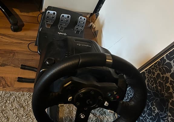 Logitech G29 racerratt med pedaler och växelspak