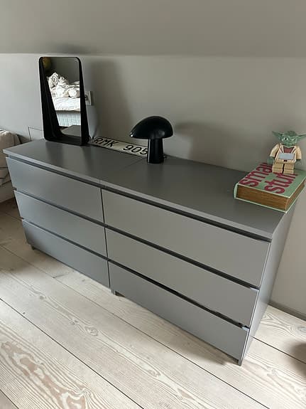 Malm byrå med 3 lådor