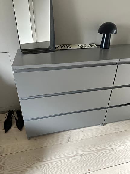 Malm byrå med 3 lådor