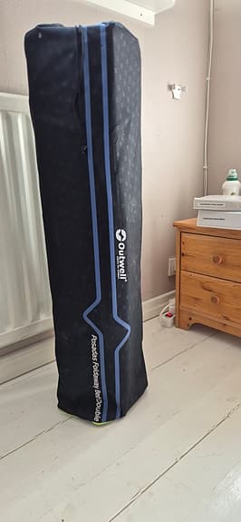 Tält och campingsäng