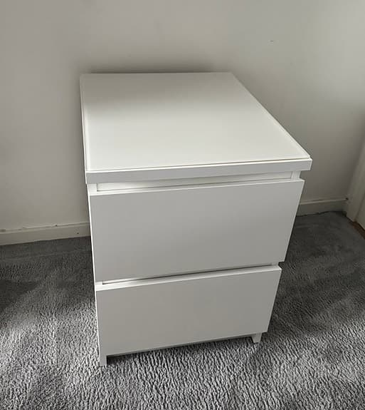 1st sängbord B41 x H56 x D48 cm