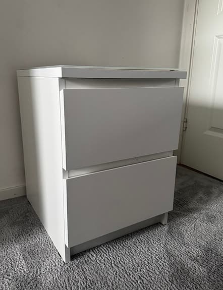 1st sängbord B41 x H56 x D48 cm