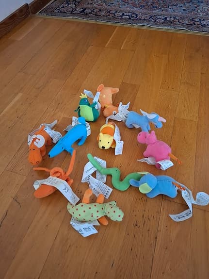 Blandade leksaker småfigurer och badleksaker flerfärgade