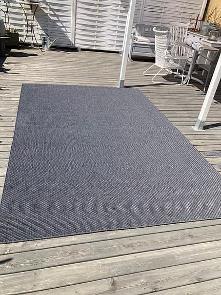 Morum mörkgrå matta ifrån IKEA i mycket bra skick