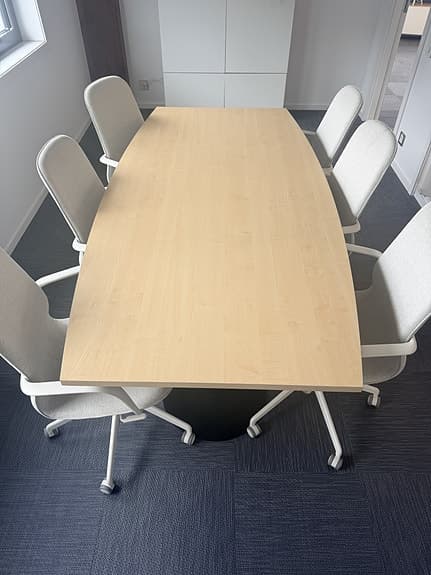 IKEA konferensbord med stolar trä ljusgrå