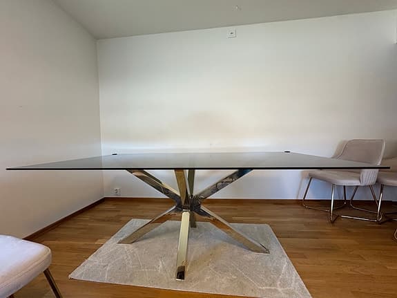 Exklusivt matbord i rökfärgat glas och mässing (200x100)