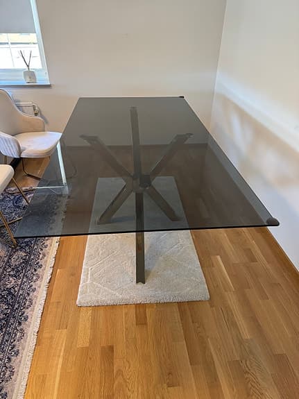 Exklusivt matbord i rökfärgat glas och mässing (200x100)