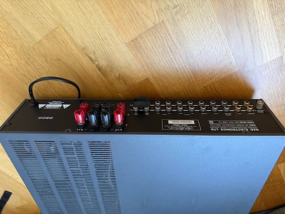 NAD 304 Stereo Förstärkare – Klassisk Hi-Fi i bra skick