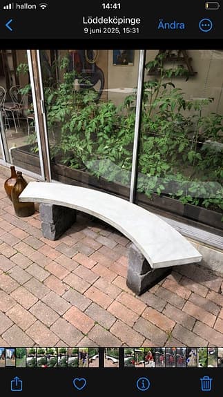 Bänk utomhus bågformad betong vit