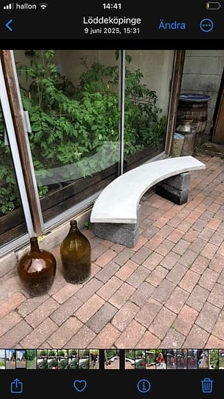 Bänk utomhus bågformad betong vit