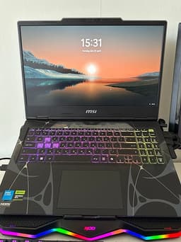Gamingpaket MSI Cyborg 15 + Razer setup – RTX 5060 / 16GB RAM  I7 240H